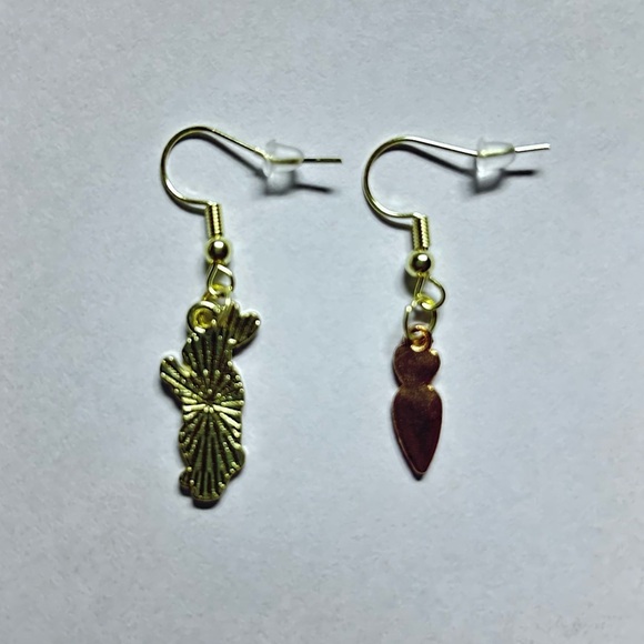 Gold Bunny and Carrot Earrings - Picture 2 of 3